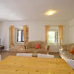 Comfortable With Pool And Garden Casa de Férias *