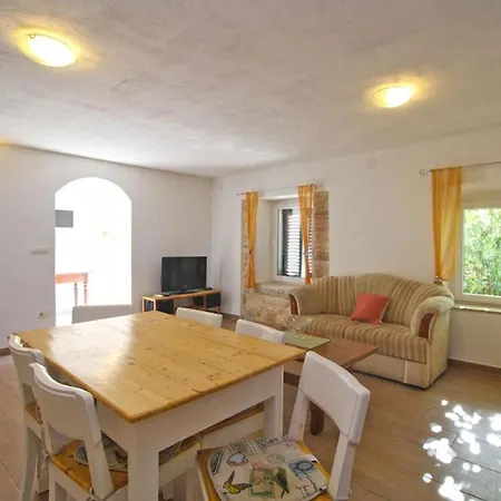 Comfortable With Pool And Garden * Valtura