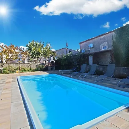 Comfortable With Pool And Garden Feriehus *