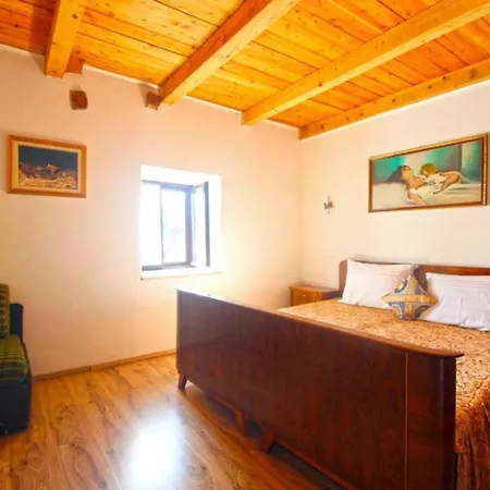 Holiday home Comfortable With Pool And Garden