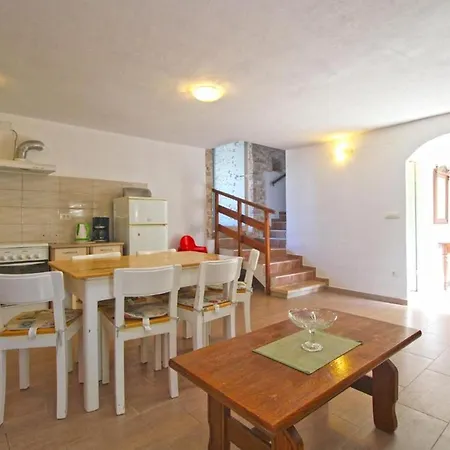 Comfortable With Pool And Garden * Valtura