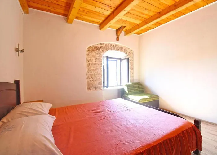 Comfortable With Pool And Garden Valtura