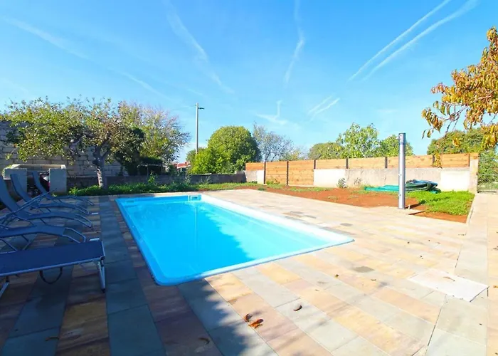 Comfortable With Pool And Garden Feriehus Valtura