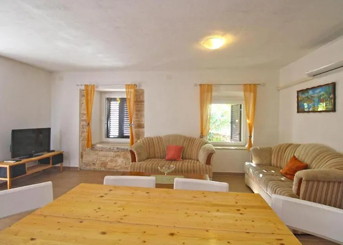 Comfortable With Pool And Garden Feriehus *