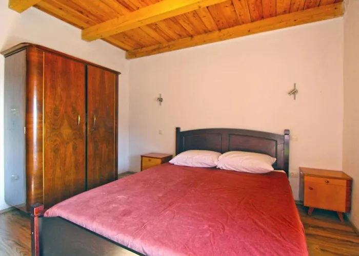 Comfortable With Pool And Garden * Valtura