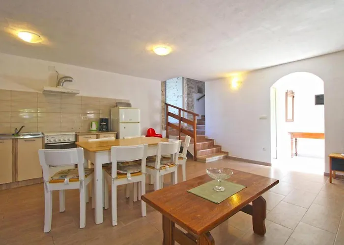 Comfortable With Pool And Garden * Valtura