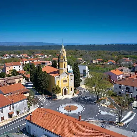 Feriehus Comfortable With Pool And Garden Valtura