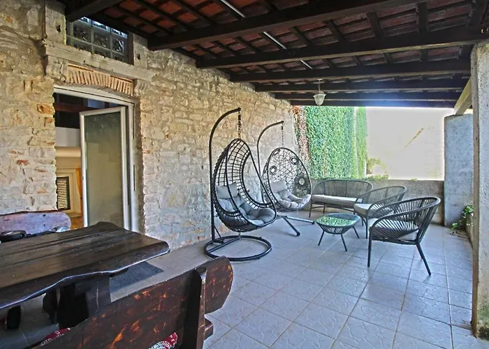 Vikendica Comfortable With Pool And Garden Valtura